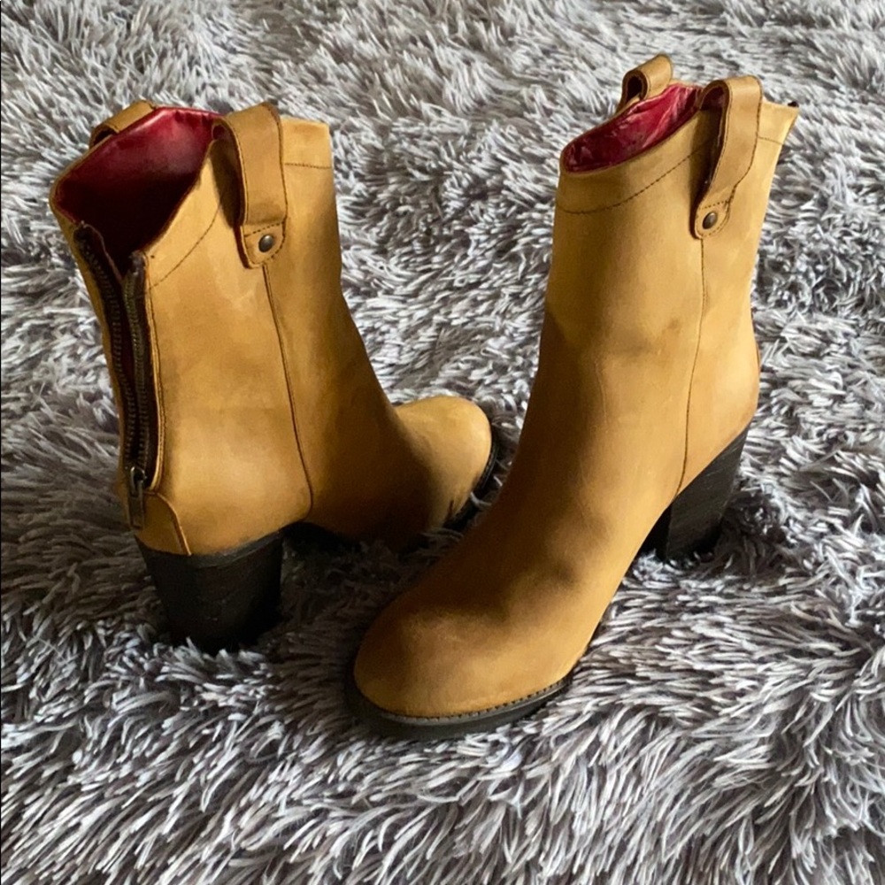 Never worn.